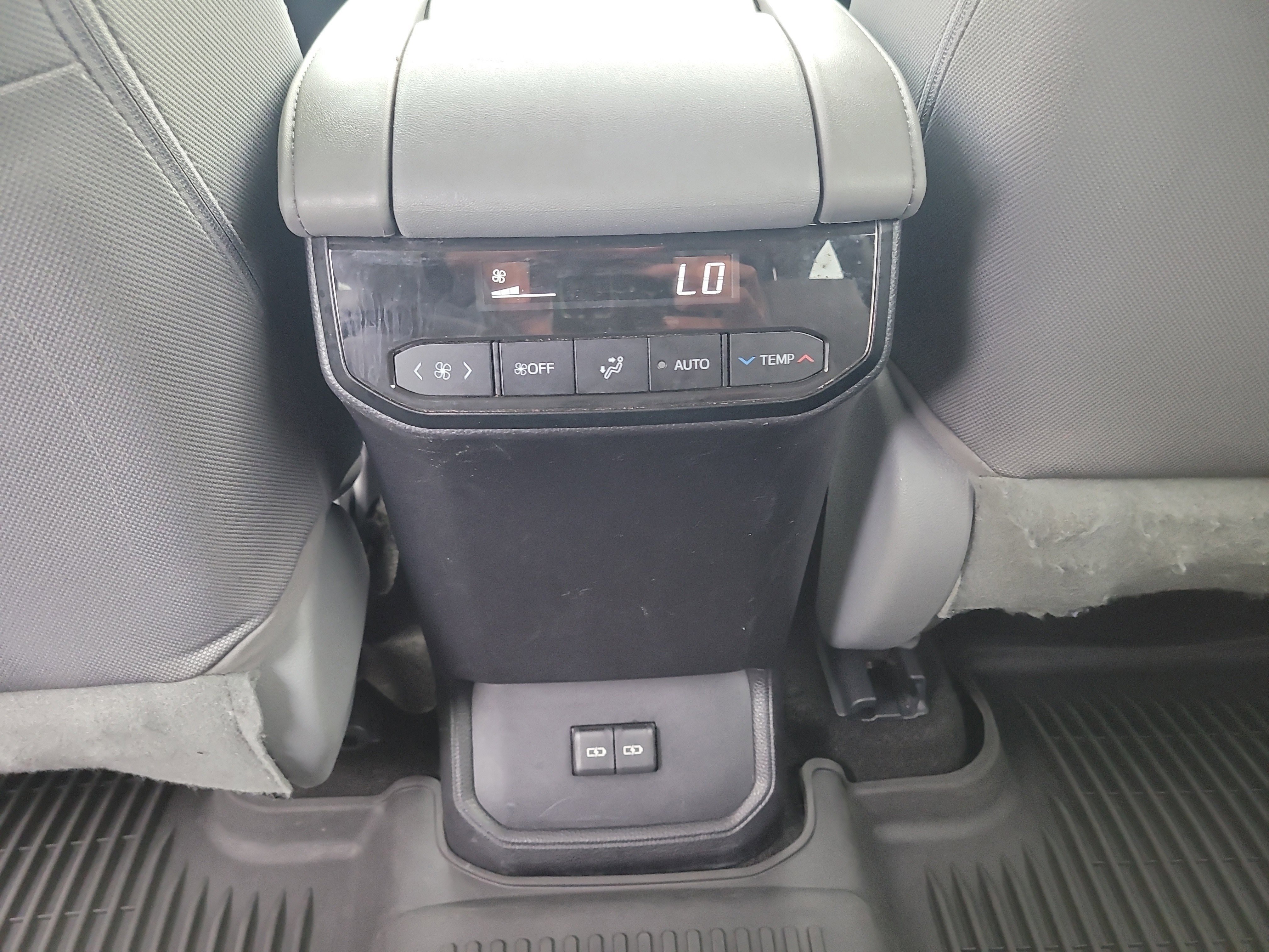 Used 2023 Toyota Highlander L FWD image 17