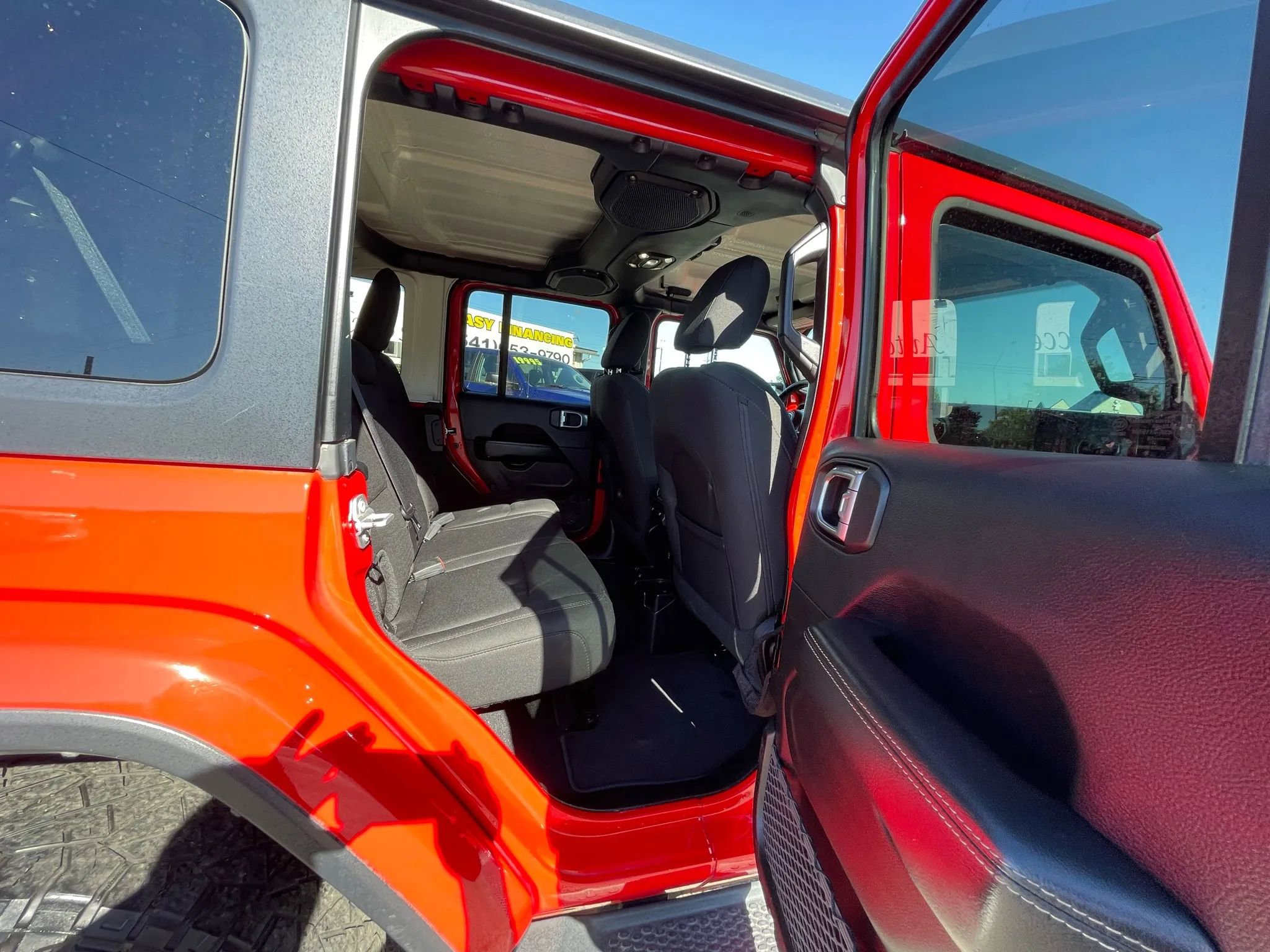 Used 2019 Jeep Wrangler Unlimited Sahara AWD/4WD image 13