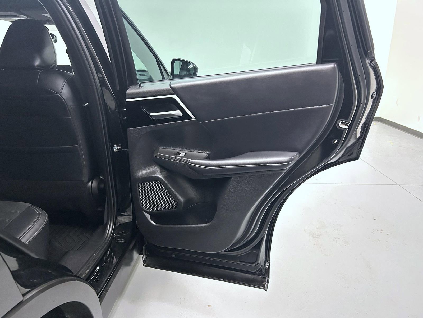 Used 2023 Mitsubishi Outlander SE Black Edition image 17