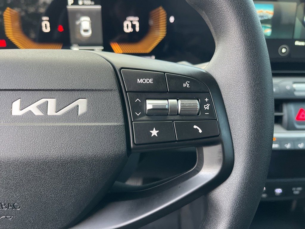Used 2025 Kia K4 LX image 17