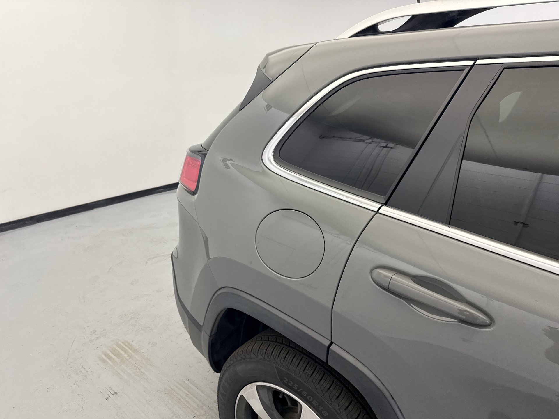 Used 2020 Jeep Cherokee Limited AWD/4WD image 22