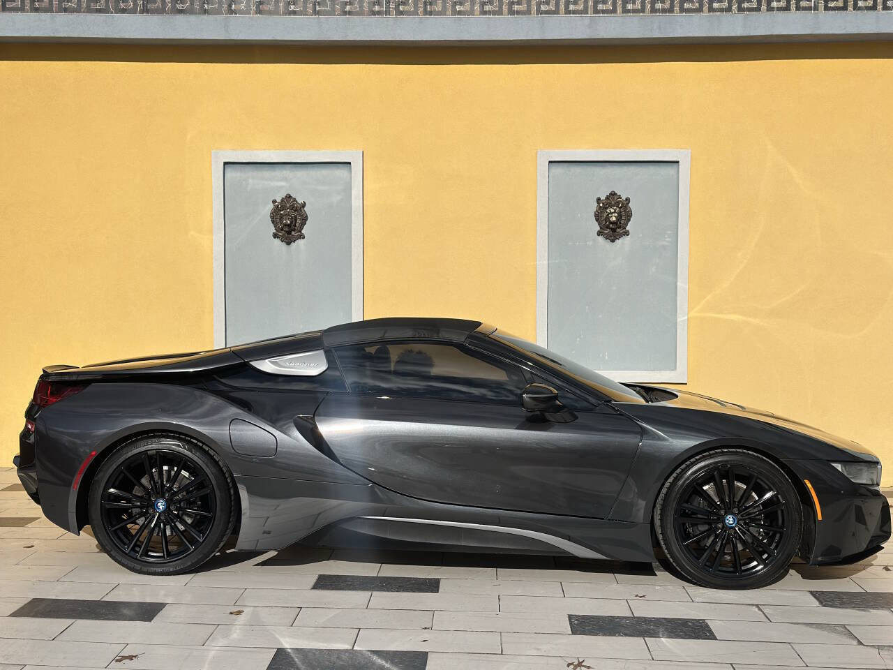 Used 2019 BMW i8 Roadster AWD/4WD image 16