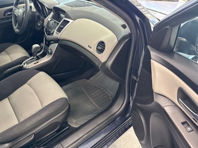 Used 2015 Chevrolet Cruze LS FWD image 21