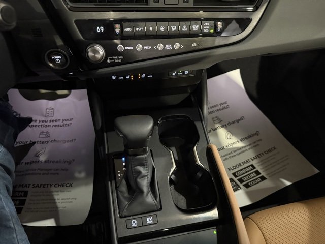 Used 2025 Lexus ES 300h w/ Premium Package image 20