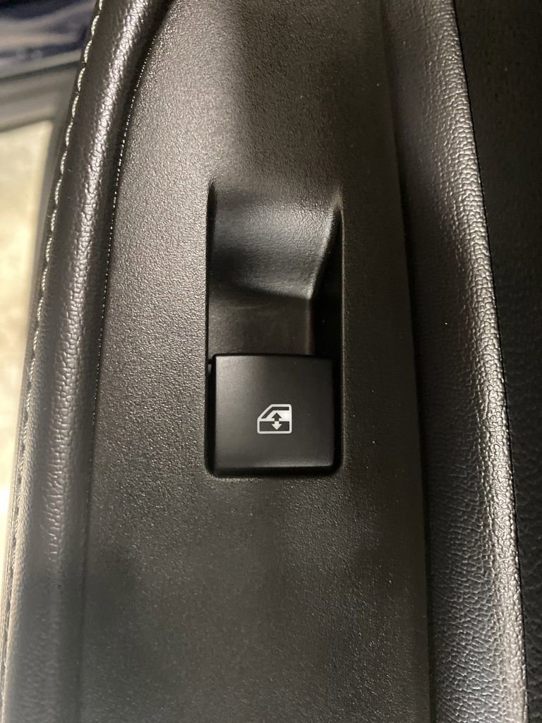 Used 2021 Buick Encore Preferred AWD/4WD image 13
