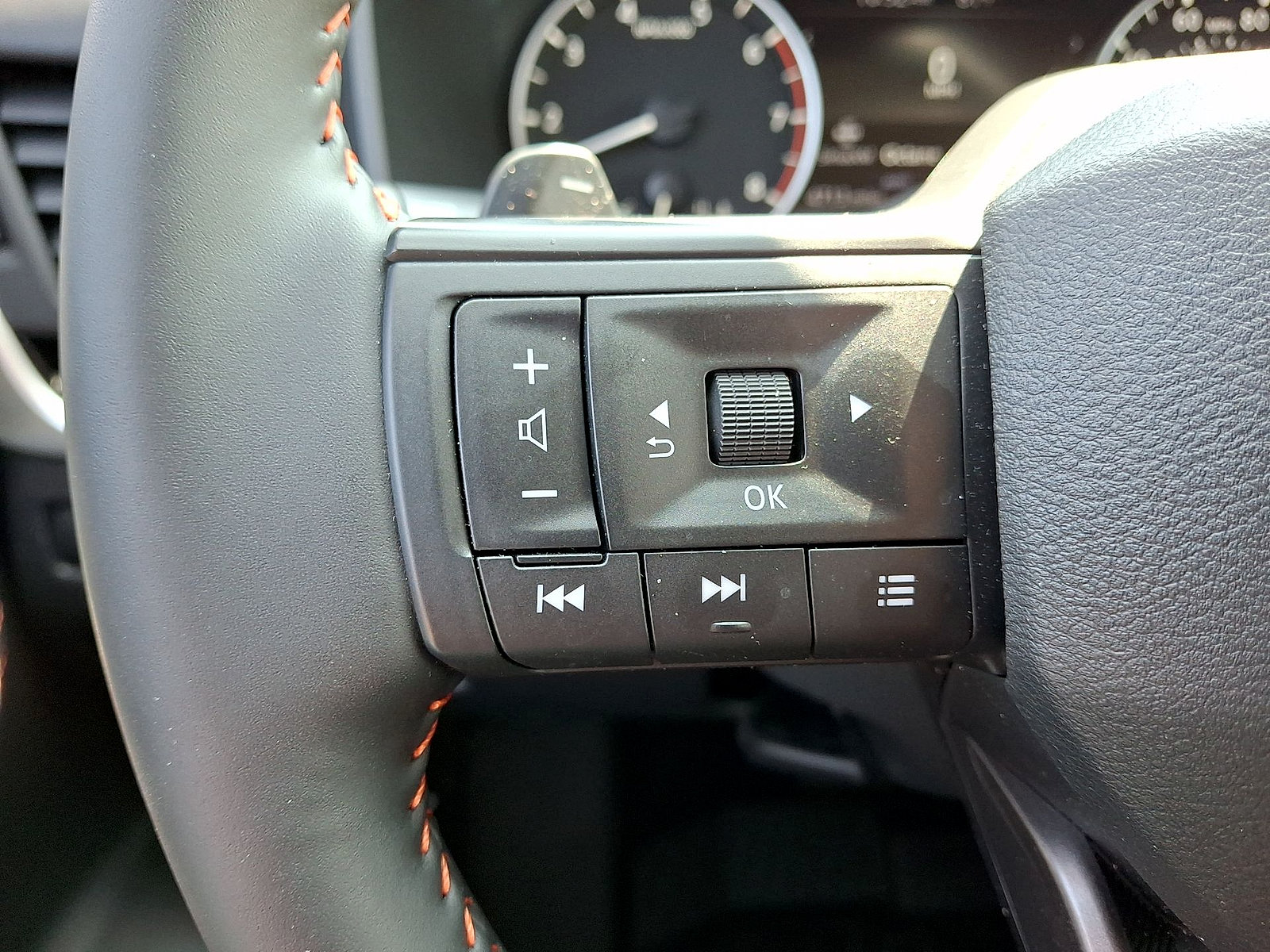 Used 2025 Nissan Rogue SV w/ Rock Creek Premium Package AWD/4WD image 17