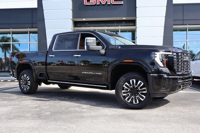 Used 2025 GMC Sierra 3500 Denali Ultimate image 2