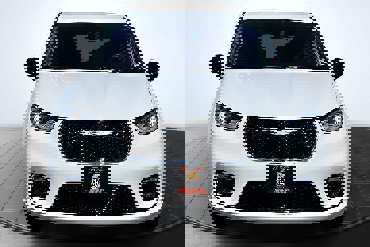 Used 2024 Chrysler Pacifica Touring-L image 6