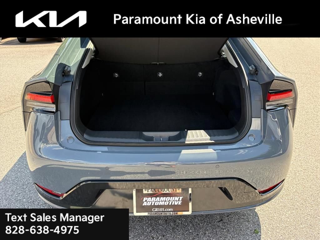 Used 2026 Toyota Prius XLE FWD image 29