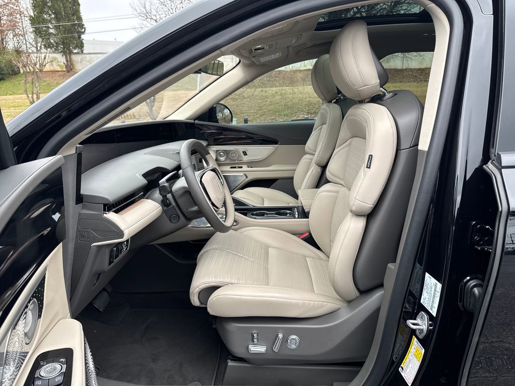 Used 2025 Lincoln Nautilus Reserve image 25