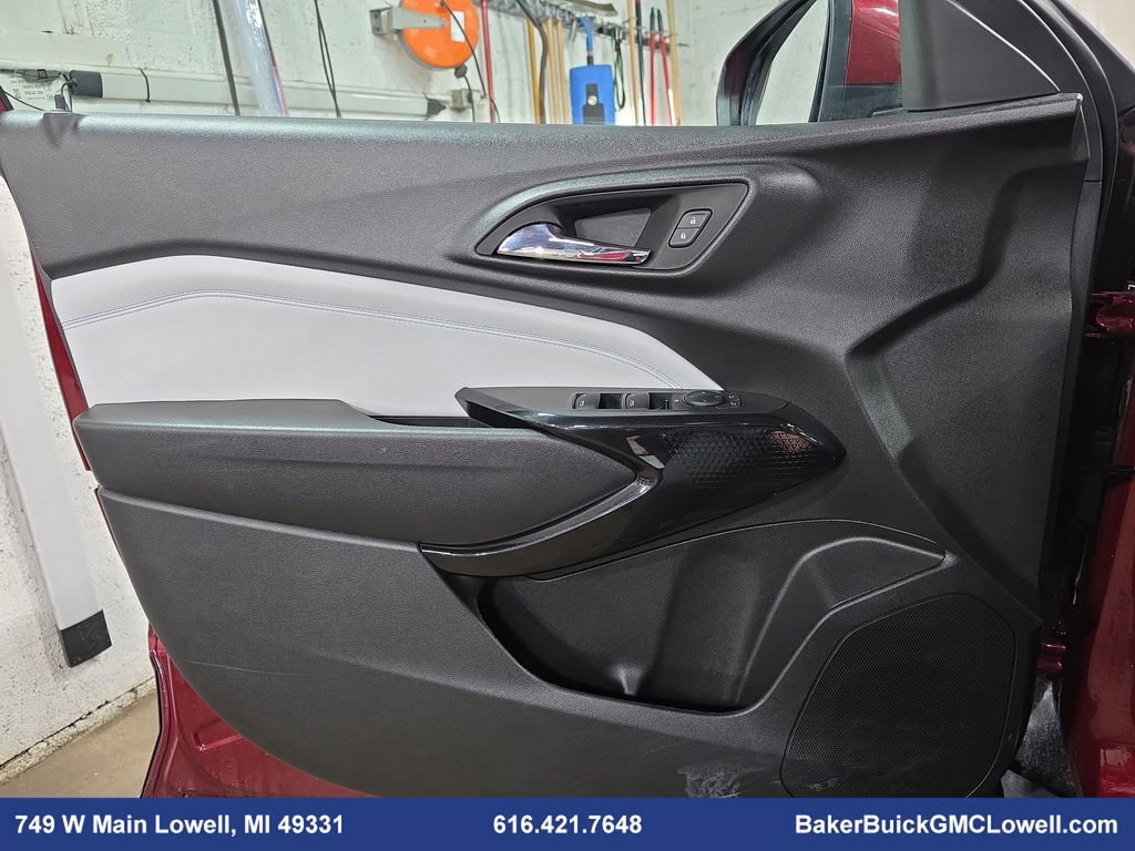 Used 2025 Chevrolet Trax LT w/ LT Convenience Package image 25