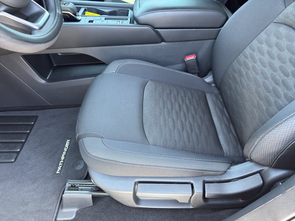 Used 2025 Nissan Pathfinder S FWD image 12