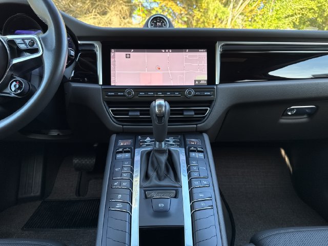Used 2021 Porsche Macan S AWD/4WD image 23