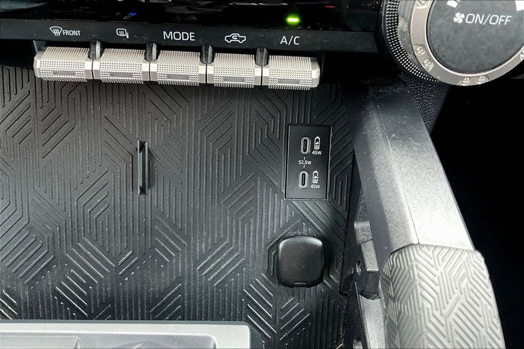 Used 2025 Toyota Tacoma SR image 18