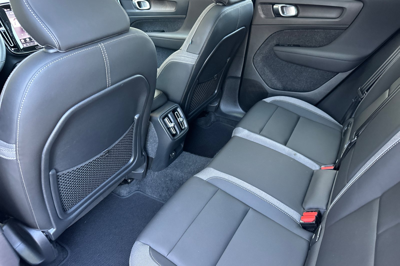 Certified 2023 Volvo C40 Recharge Core AWD/4WD image 13