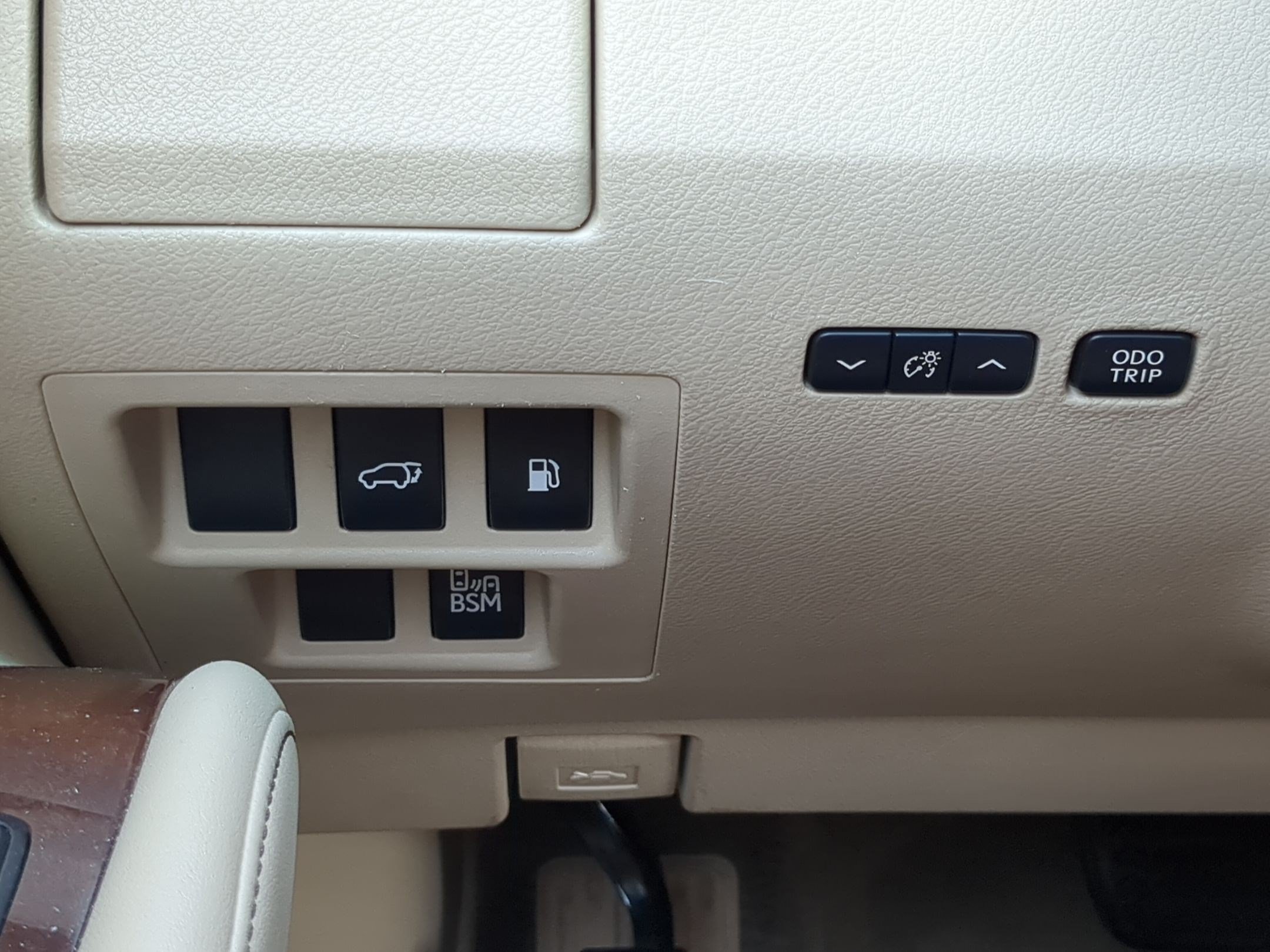 Used 2013 Lexus RX 450h AWD w/ Navigation Pkg image 17