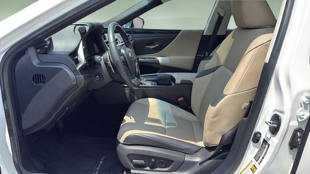 Used 2020 Lexus ES 300h w/ Premium Package FWD image 11