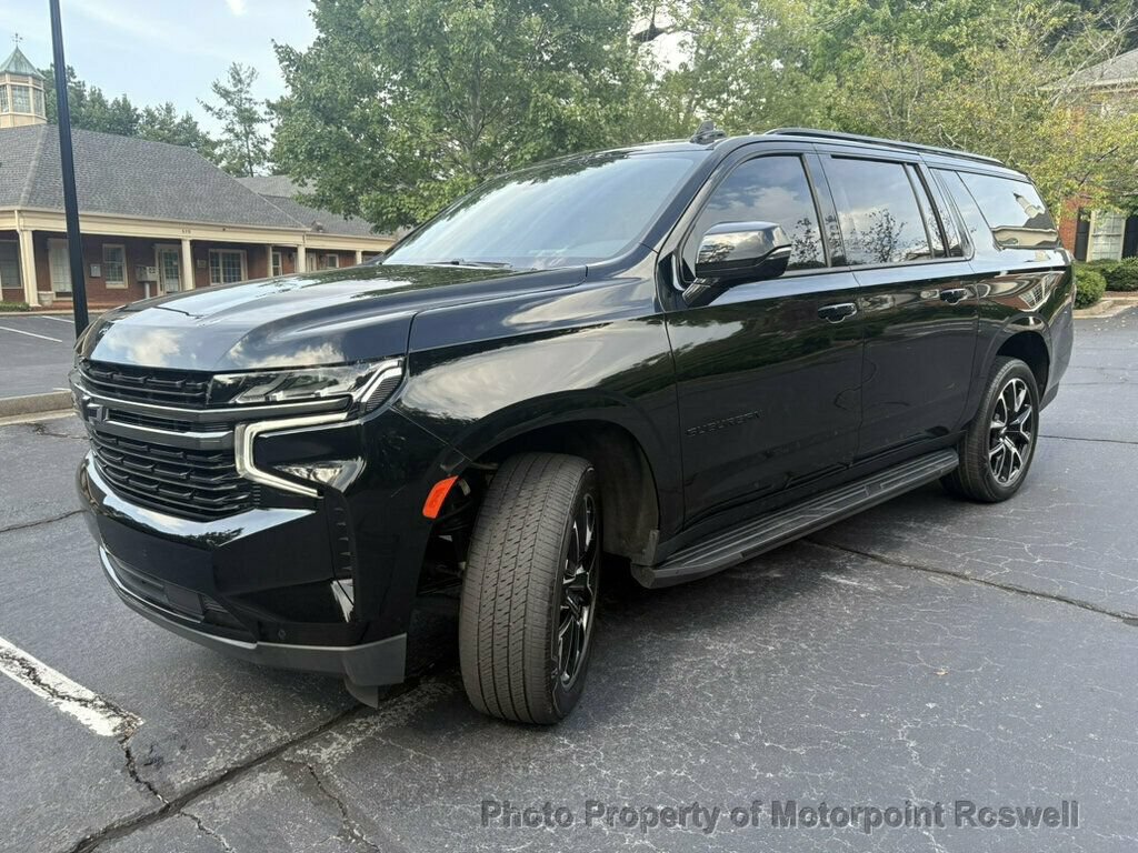 Used 2022 Chevrolet Suburban RST w/ Luxury Package RWD image 2
