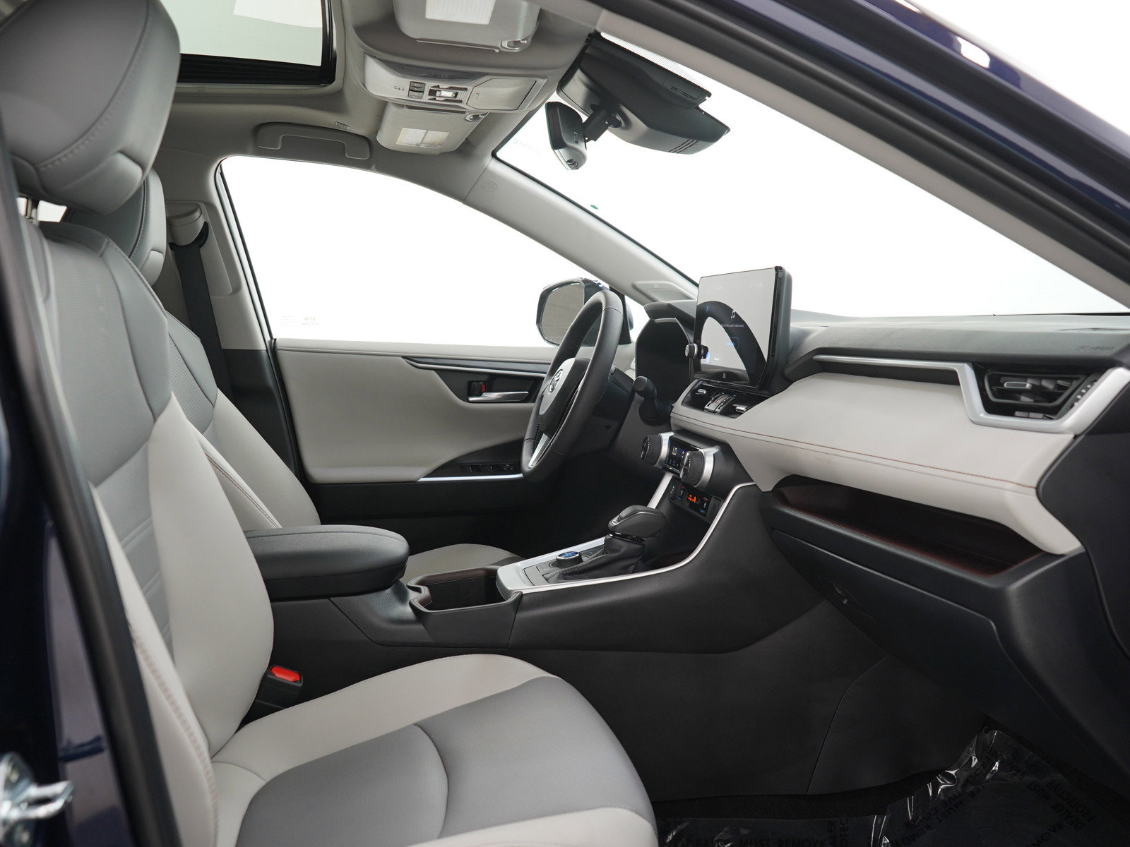 Used 2025 Toyota RAV4 Limited w/ Weather Package AWD/4WD image 11