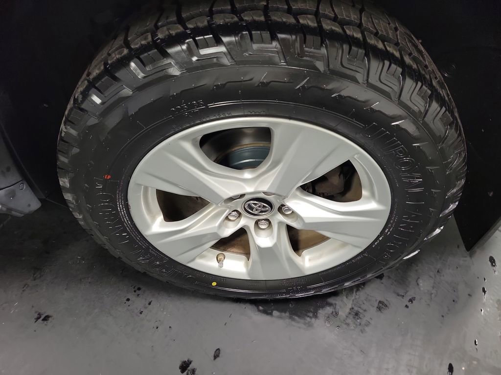 Used 2019 Toyota RAV4 XLE image 10