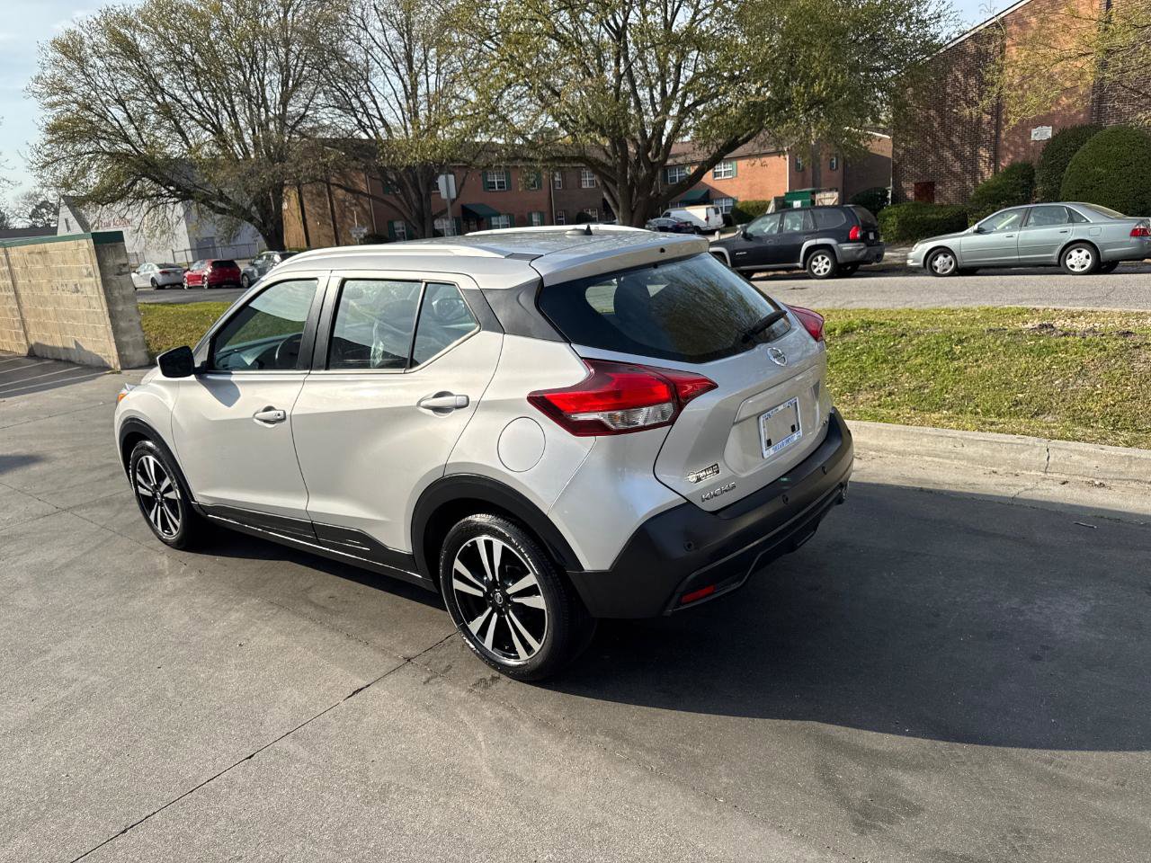 Used 2020 Nissan Kicks SV image 9