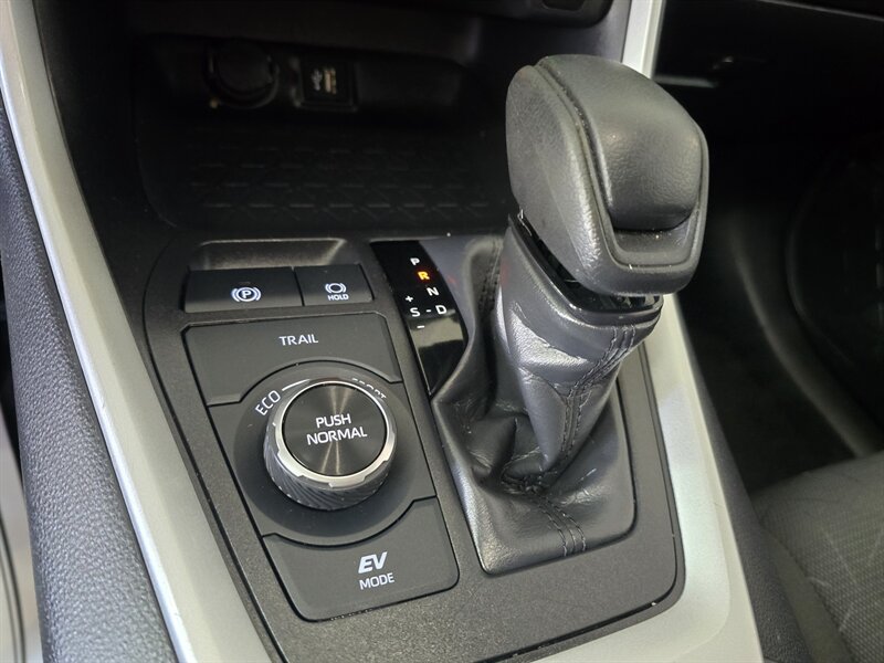 Used 2025 Toyota RAV4 XLE AWD/4WD image 22
