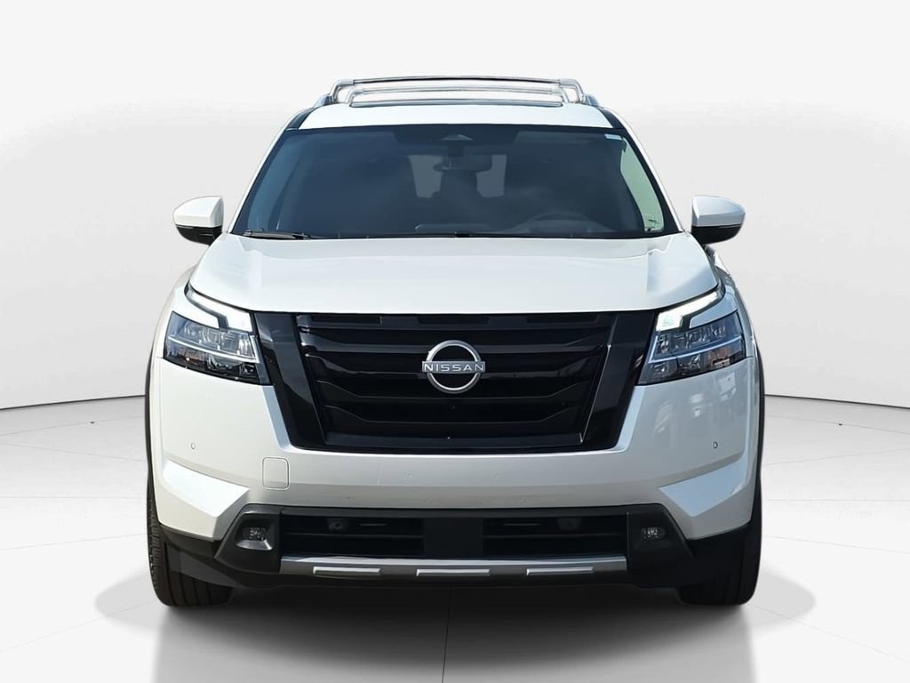 Used 2024 Nissan Pathfinder Platinum w/ Black Appearance Package image 11