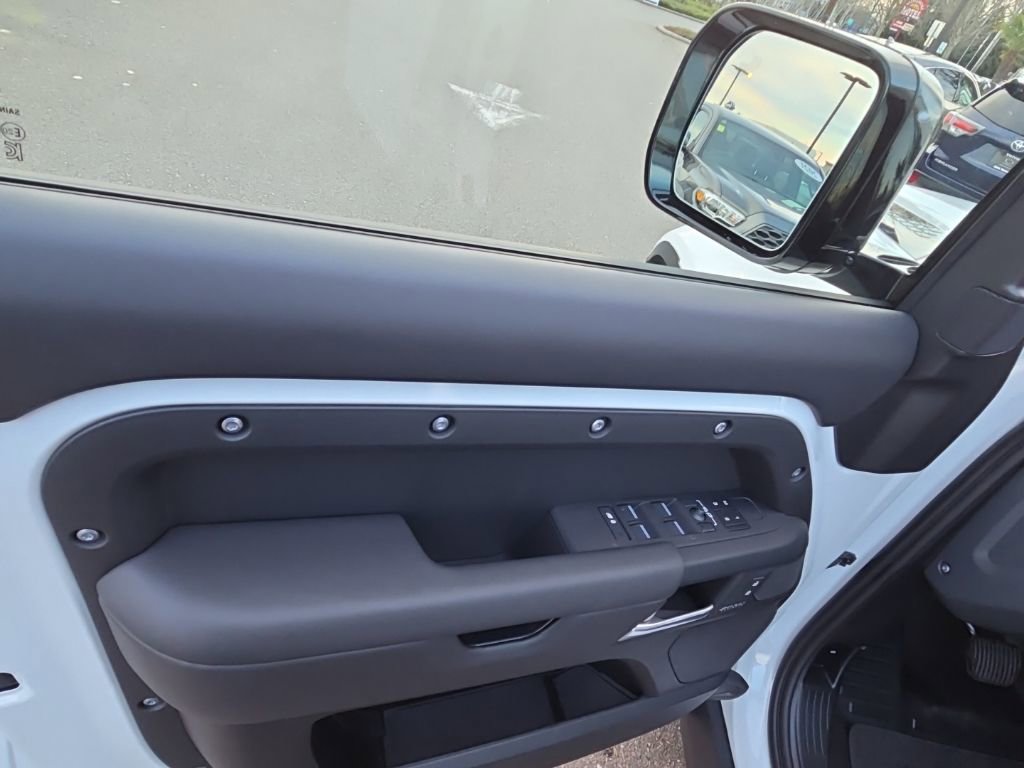 New 2026 Land Rover Defender 110 X-Dynamic SE image 11