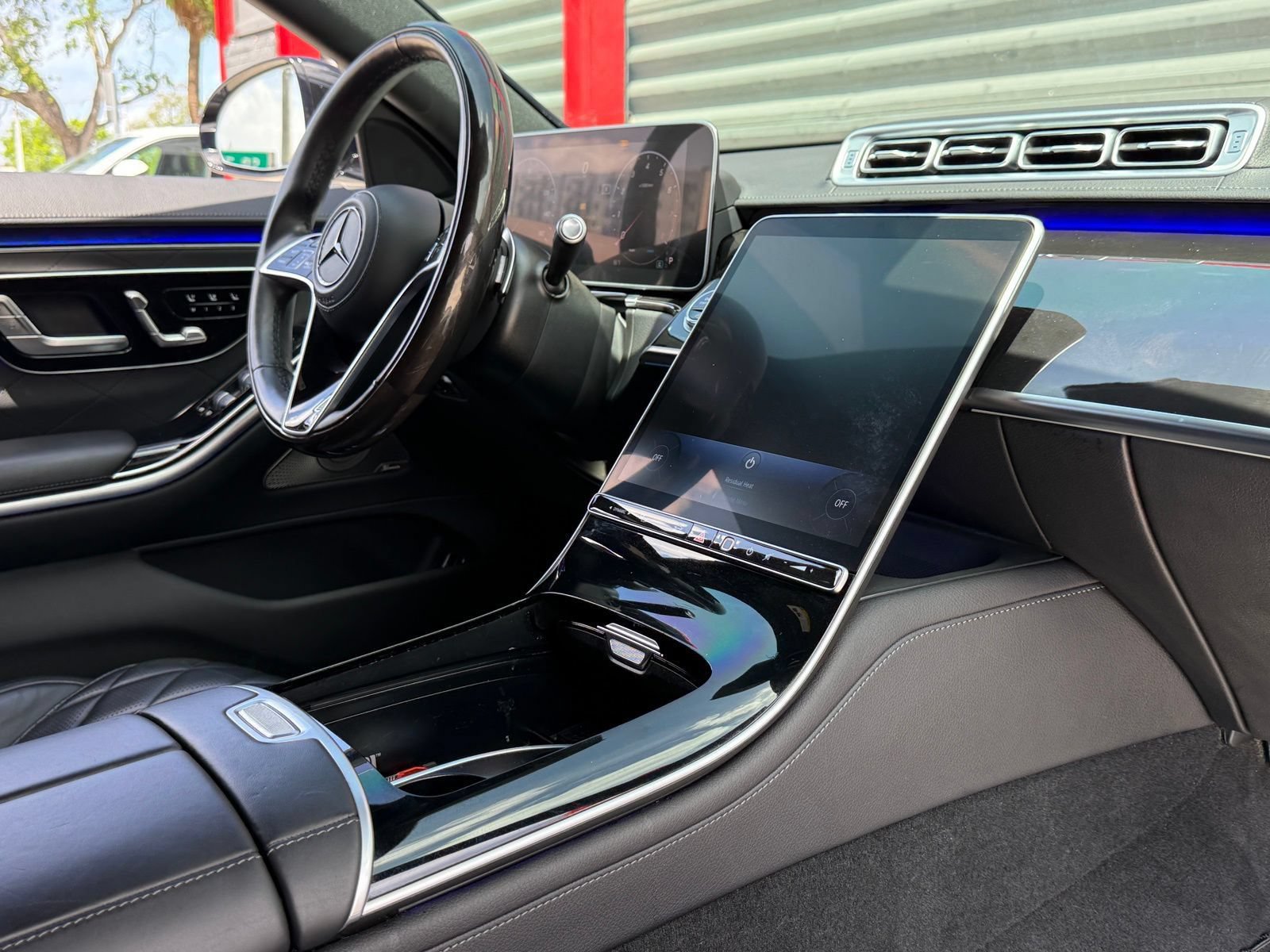 Used 2024 Mercedes-Benz S 580 4MATIC Sedan w/ AMG Line image 28
