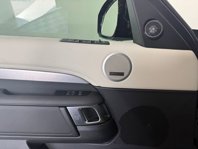 Certified 2025 Land Rover Discovery Dynamic SE image 28