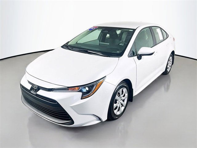 Used 2025 Toyota Corolla LE image 3