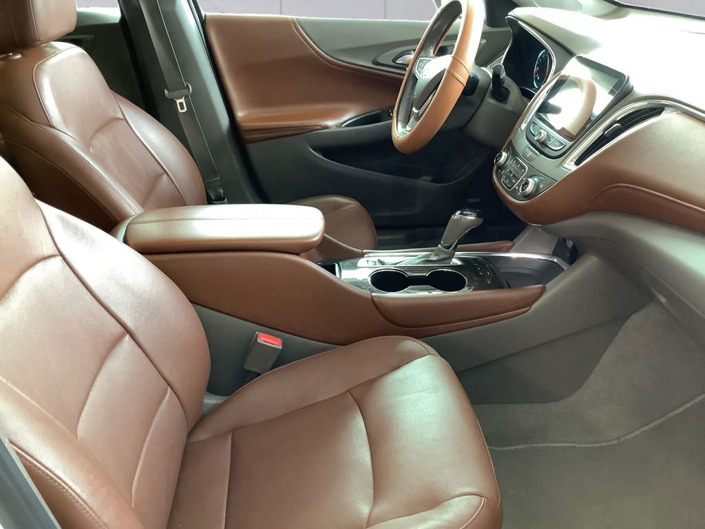 Used 2018 Chevrolet Malibu Premier w/ Premier Sun and Wheel Package FWD image 13