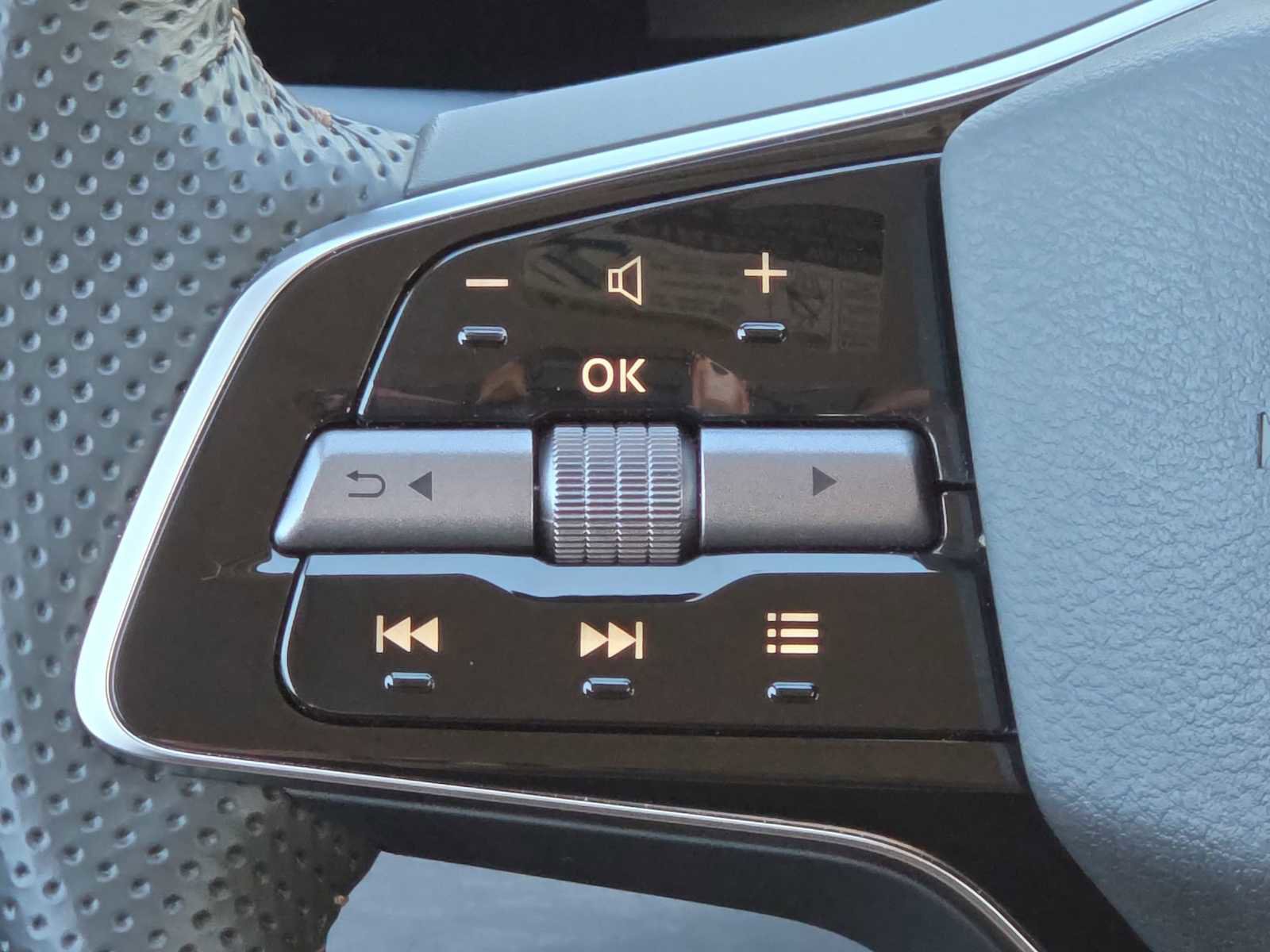 Used 2024 Nissan Ariya FWD image 28