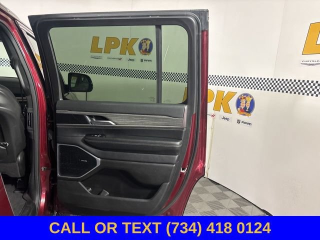 Used 2024 Jeep Wagoneer Series II AWD/4WD image 27
