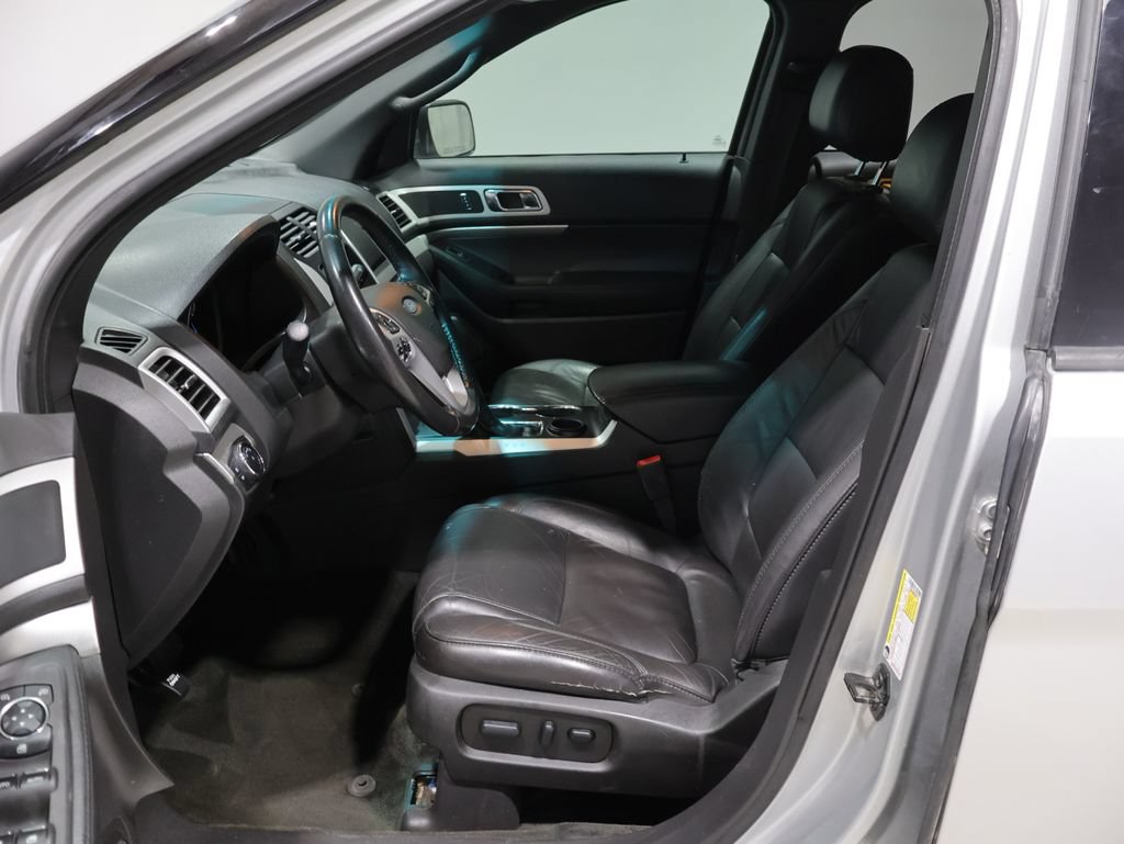Used 2015 Ford Explorer XLT w/ Equipment Group 202A FWD image 8