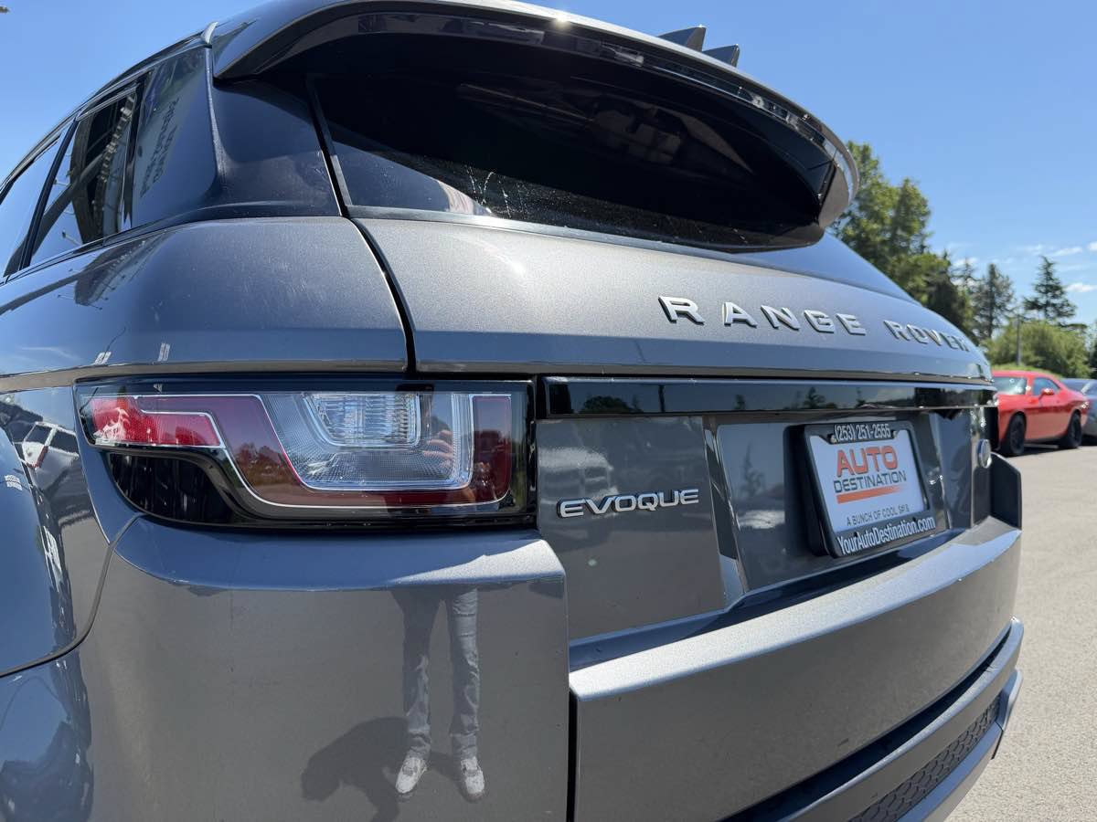 Used 2019 Land Rover Range Rover Evoque SE AWD/4WD image 11