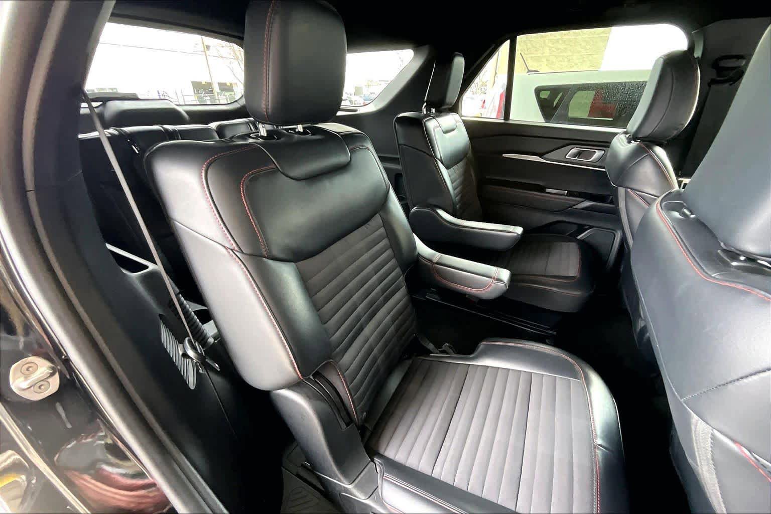 Certified 2025 Ford Explorer ST-Line AWD/4WD image 19