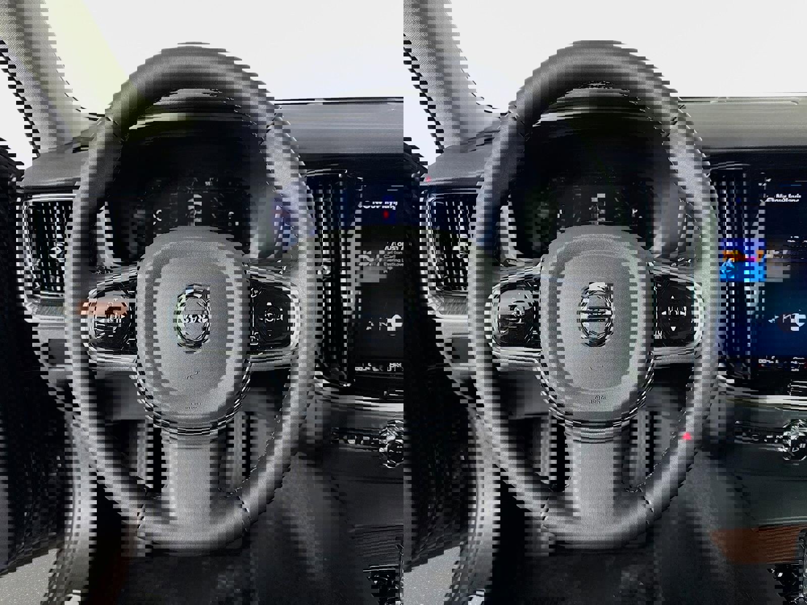 Used 2025 Volvo S60 B5 Plus image 13