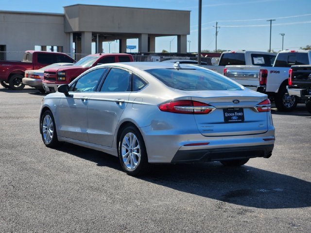 Used 2020 Ford Fusion SE FWD image 4