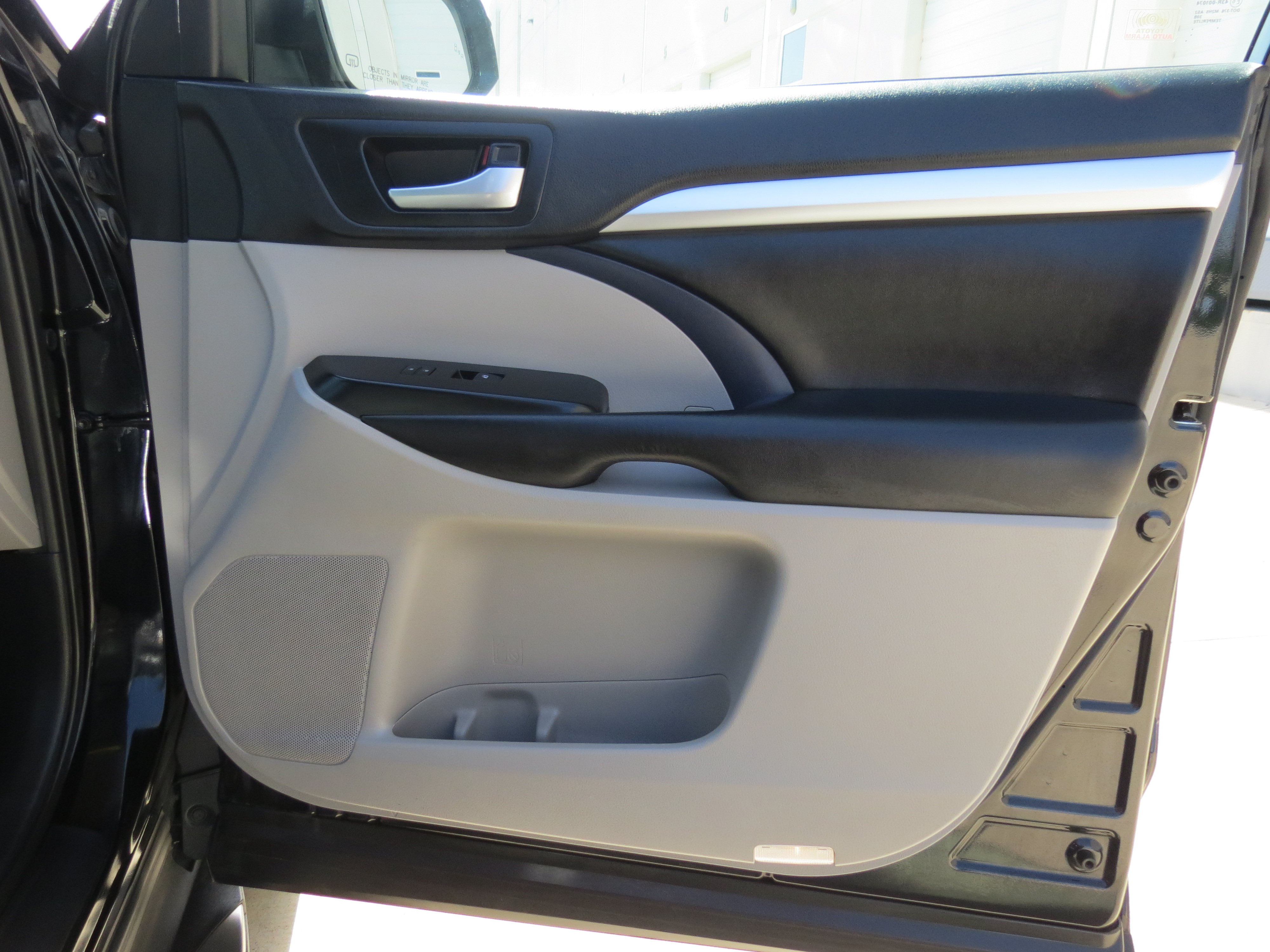 Used 2019 Toyota Highlander XLE FWD image 32
