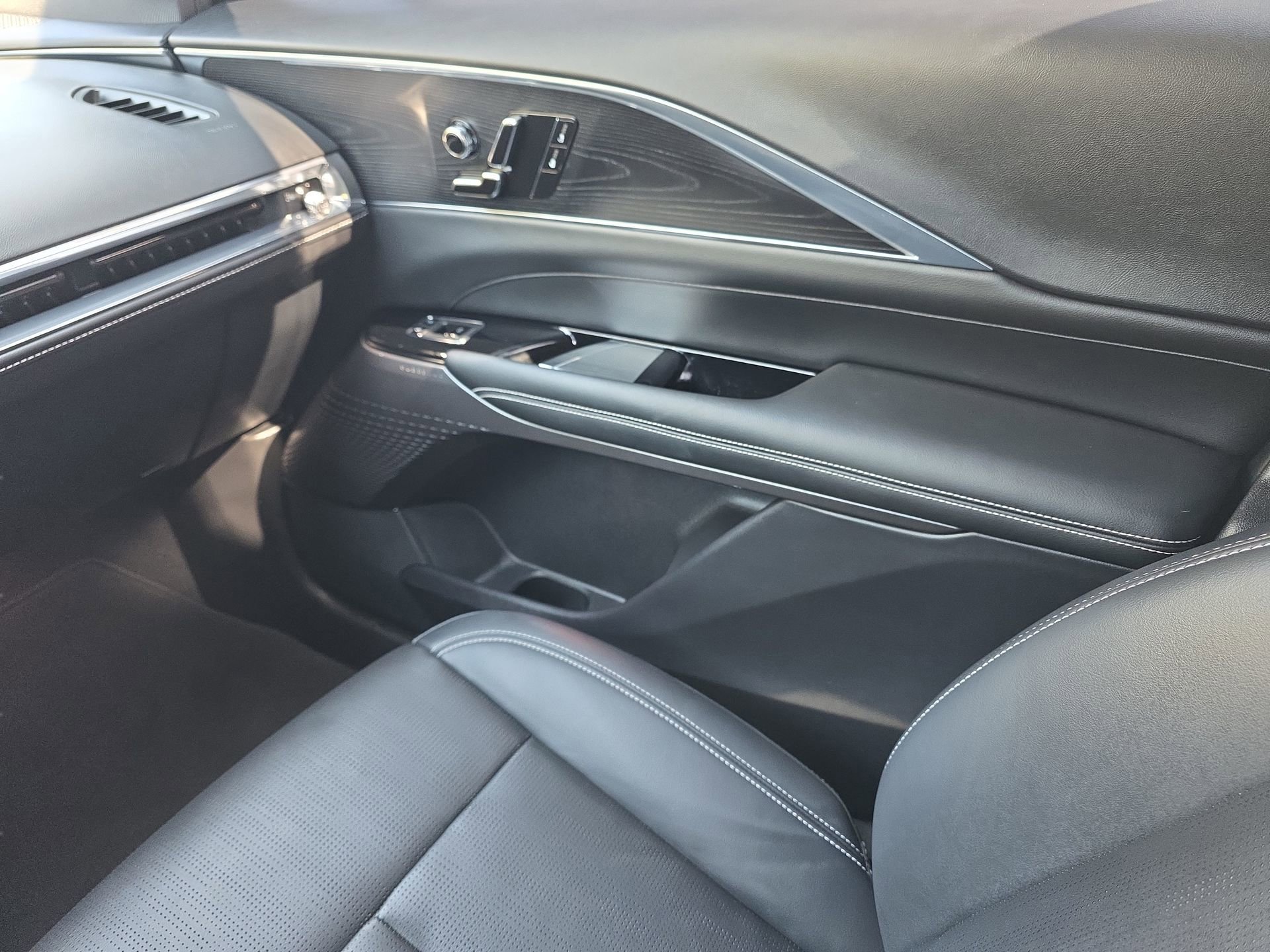 Used 2024 Cadillac Lyriq Sport image 44