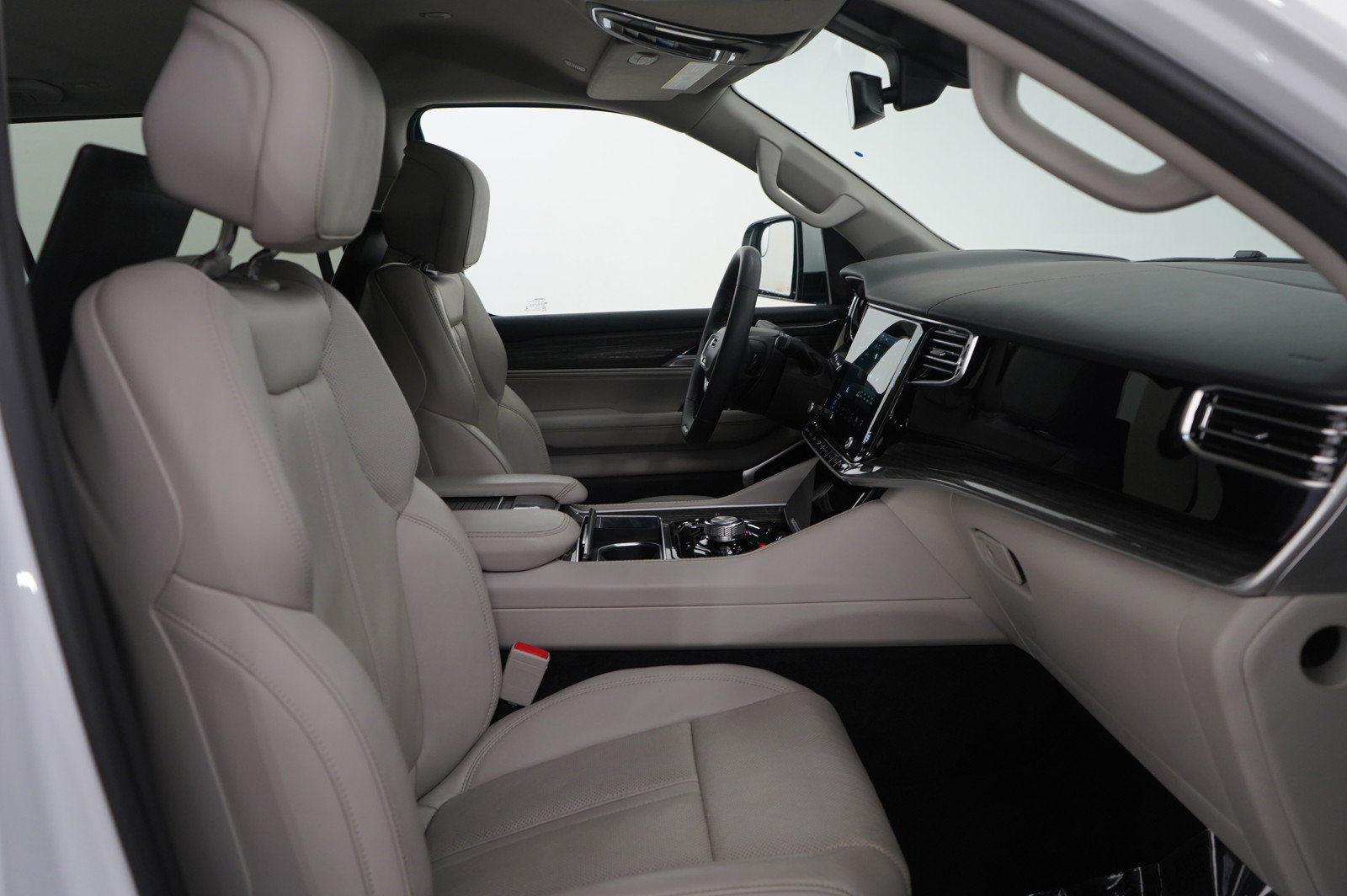 Used 2022 Jeep Wagoneer Series III w/ Rear Seat Video Group 1 image 10