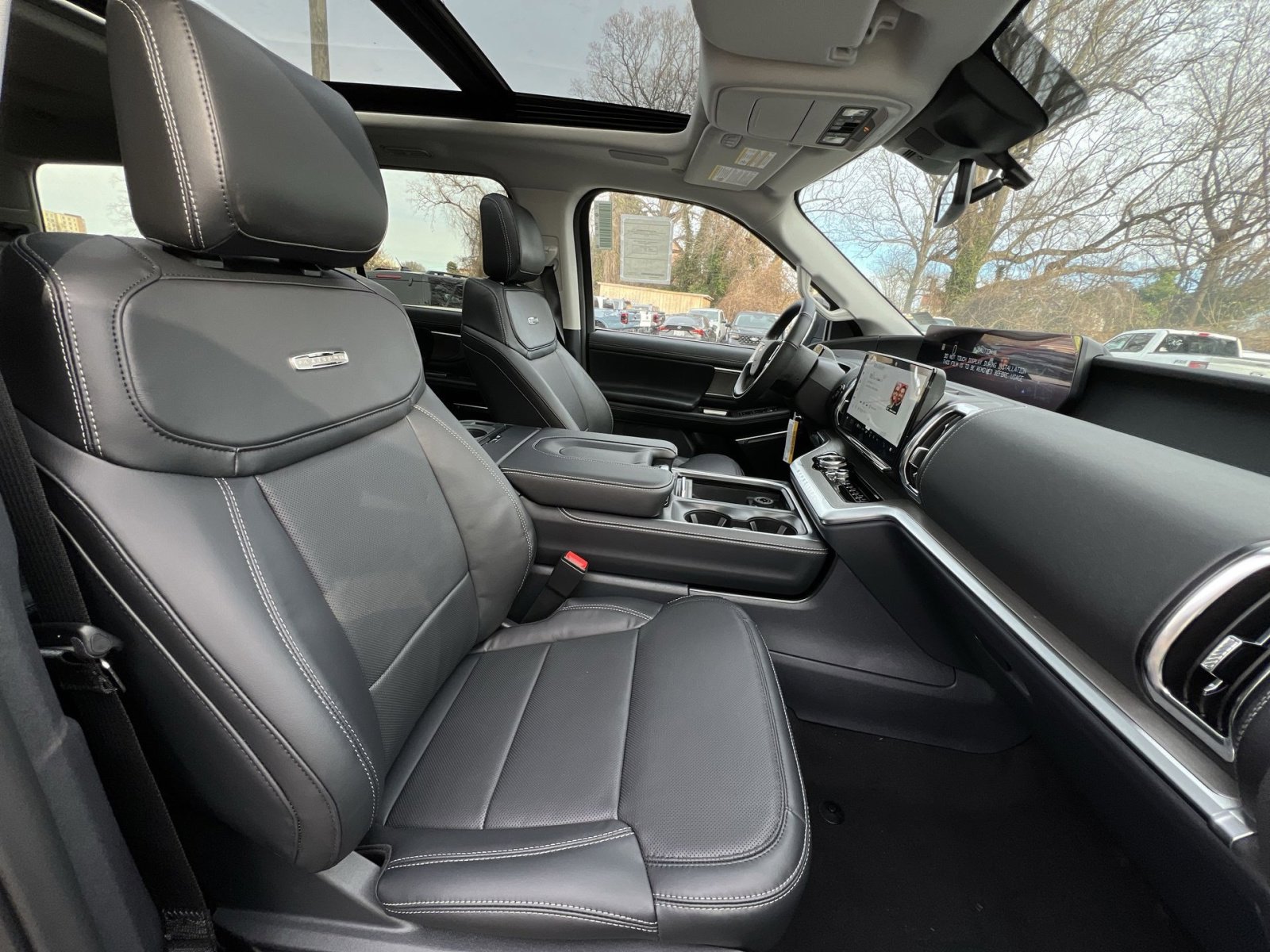 New 2025 Ford Expedition Platinum w/ Driver's Package image 28