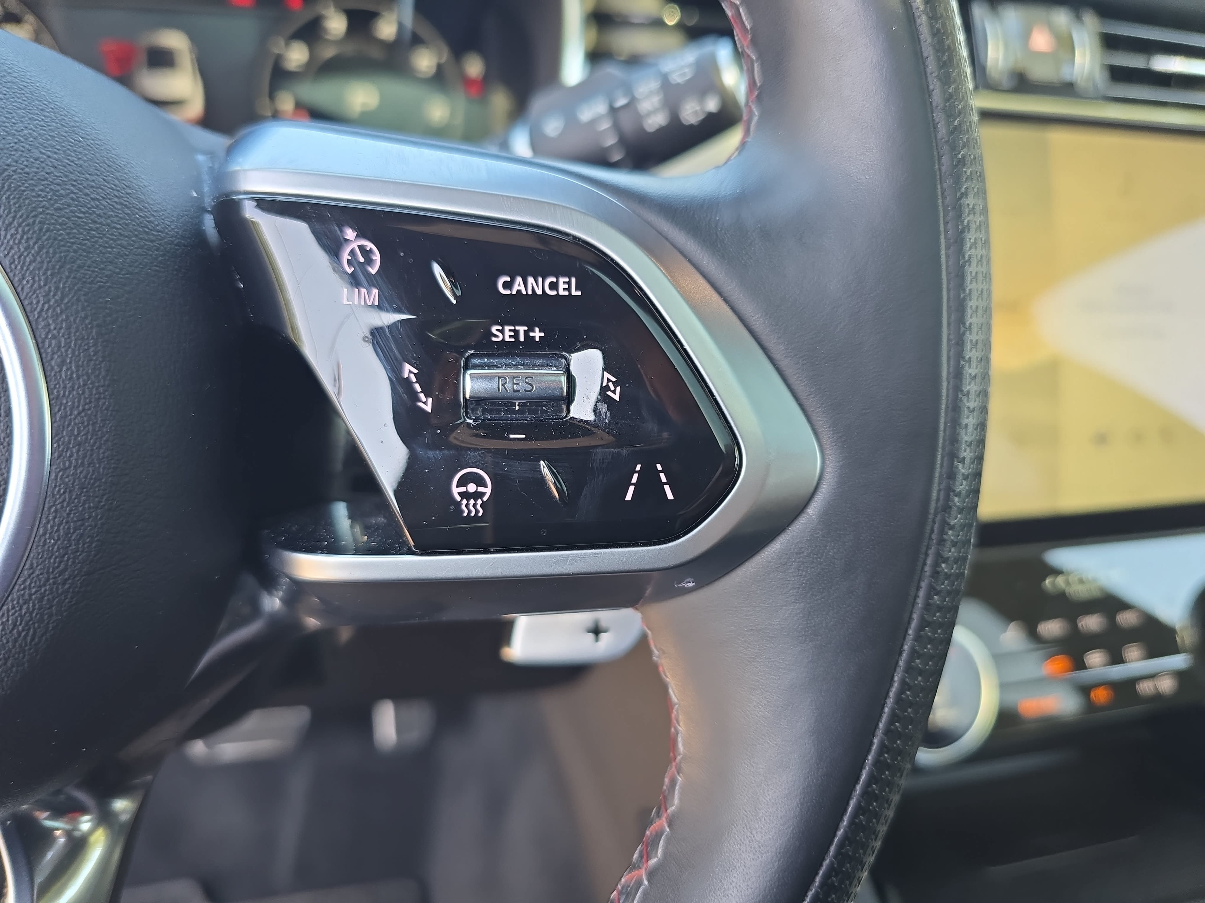 Certified 2023 Jaguar F-PACE SVR AWD/4WD image 18