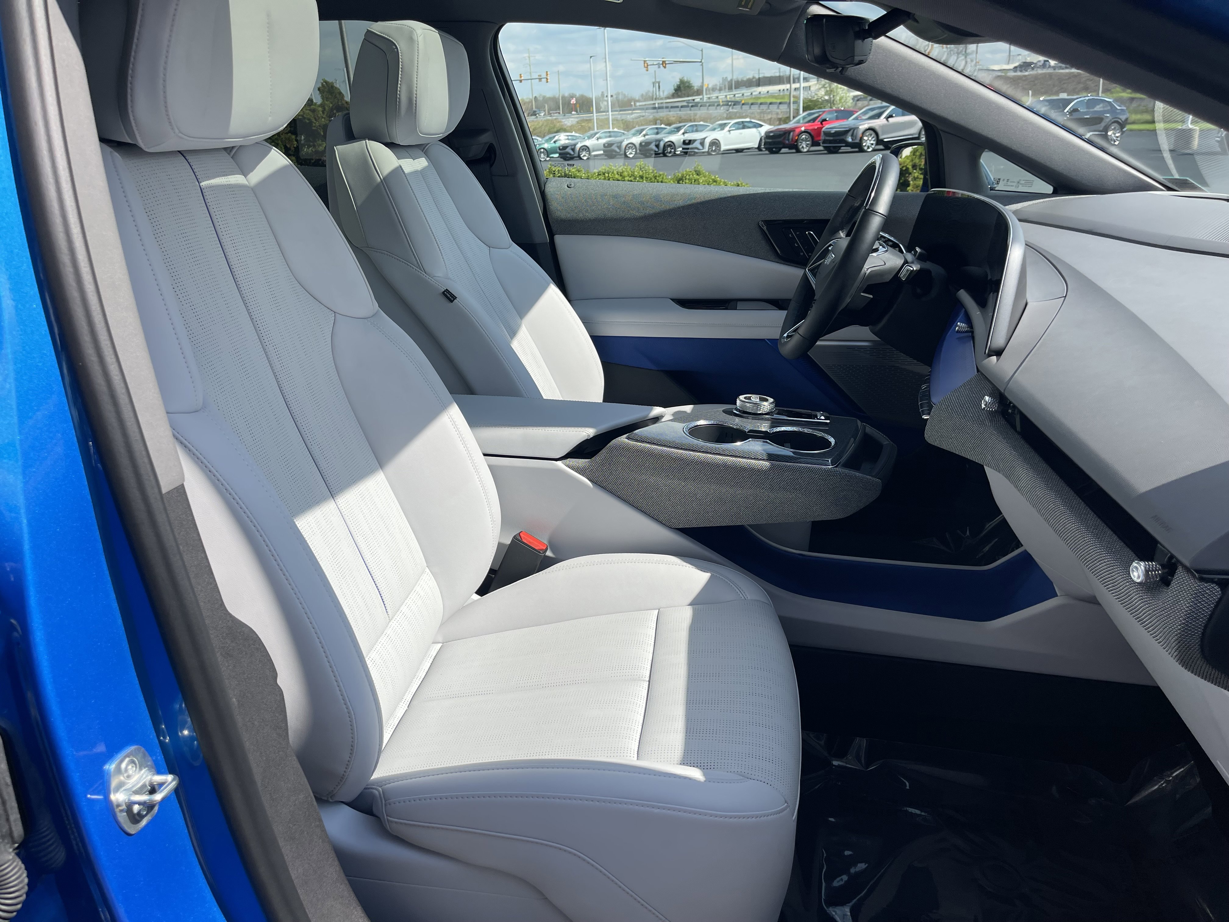 Used 2025 Cadillac Optiq Luxury 2 w/ LPO, Floor Liner Package image 21