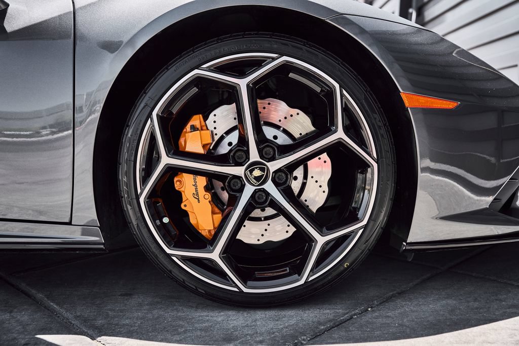Used 2021 Lamborghini Huracan EVO RWD image 30