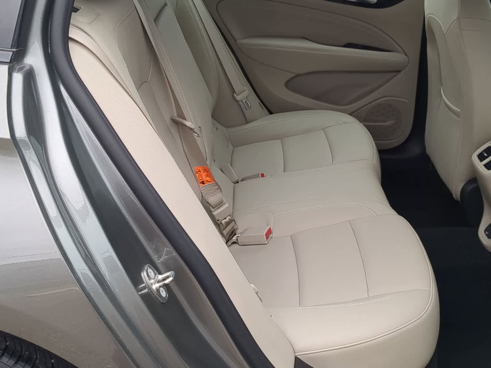 Used 2018 Buick Regal Essence w/ Driver Confidence Package #1 FWD image 20