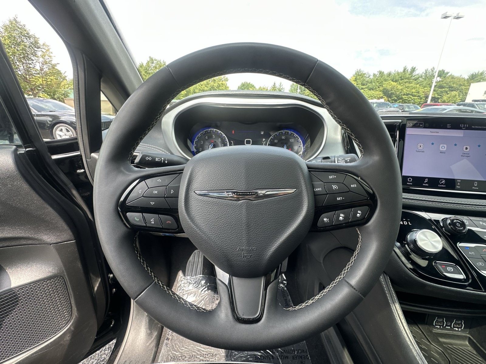 Used 2025 Chrysler Pacifica Limited FWD image 24