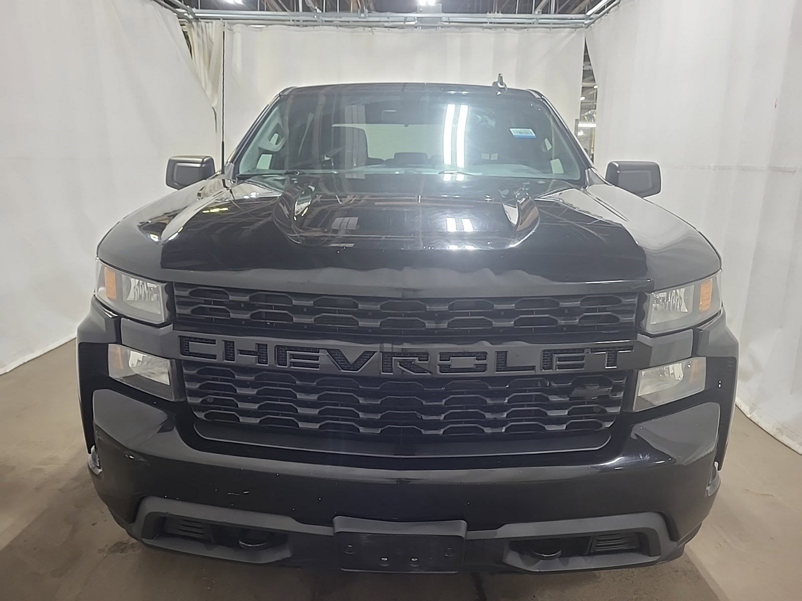 Used 2020 Chevrolet Silverado 1500 Custom w/ Custom Value Package AWD/4WD image 4