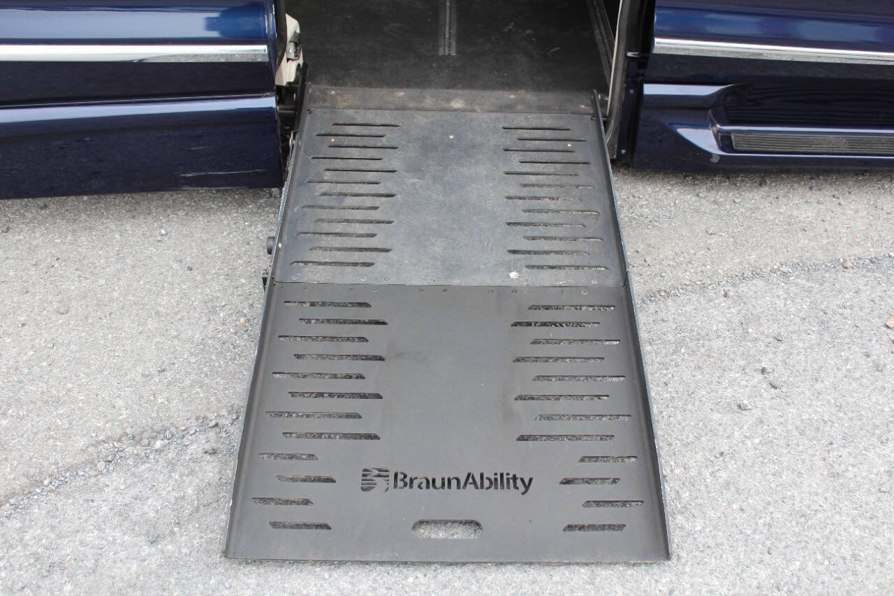 Used 2019 Chrysler Pacifica Touring-L FWD image 27